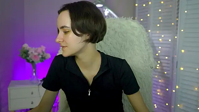 KateWillows online show from December 2025 12:21:02 PM