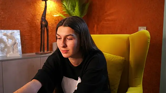 Snapshot of SongSaur chatting on December 2025 11:59:01 AM SongSaur online show from December 2025 11:59:01 AM