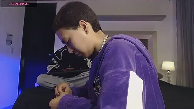 Brenda Tina online show from December 2025 08:26:01 PM