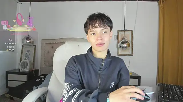 Brenda Tina online show from December 2025 08:39:02 PM