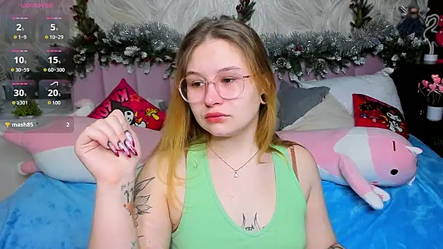 Snapshot of MilanaXHoney chatting on January 2026 12:47:02 AM MilanaXHoney online show from January 2026 12:47:02 AM