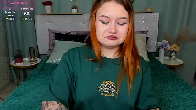 Snapshot of MilanaXHoney chatting on February 2026 12:53:01 AM MilanaXHoney online show from February 2026 12:53:01 AM