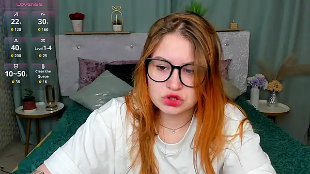 Snapshot of MilanaXHoney chatting on February 2026 12:49:01 AM MilanaXHoney online show from February 2026 12:49:01 AM