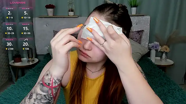 Snapshot of MilanaXHoney chatting on February 2026 01:20:02 AM MilanaXHoney online show from February 2026 01:20:02 AM