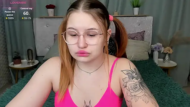 Snapshot of MilanaXHoney chatting on February 2026 12:47:02 AM MilanaXHoney online show from February 2026 12:47:02 AM