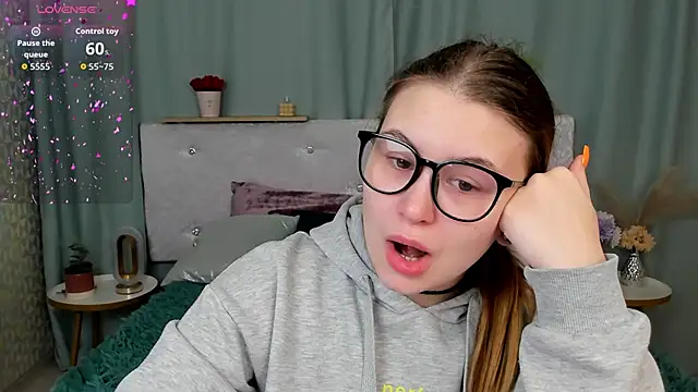 Snapshot of MilanaXHoney chatting on February 2026 01:01:02 AM MilanaXHoney online show from February 2026 01:01:02 AM