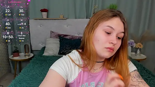 Snapshot of MilanaXHoney chatting on February 2026 12:55:01 AM MilanaXHoney online show from February 2026 12:55:01 AM