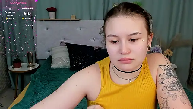 Snapshot of MilanaXHoney chatting on February 2026 12:52:02 AM MilanaXHoney online show from February 2026 12:52:02 AM