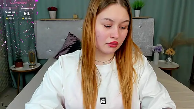 Snapshot of MilanaXHoney chatting on February 2026 01:06:01 AM MilanaXHoney online show from February 2026 01:06:01 AM