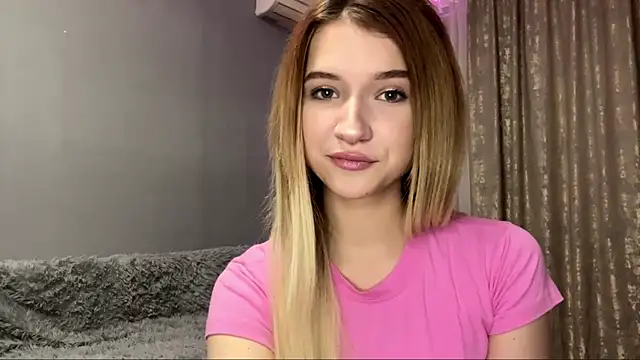 Snapshot of VikkiWittel chatting on December 2025 04:56:01 PM VikkiWittel online show from December 2025 04:56:01 PM