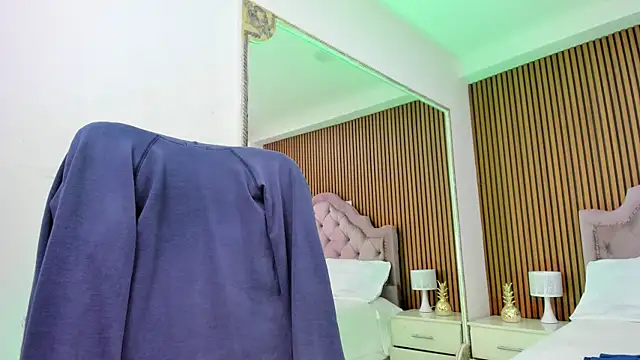 Cherrybombs  online show from April 2026 01:32:01 AM