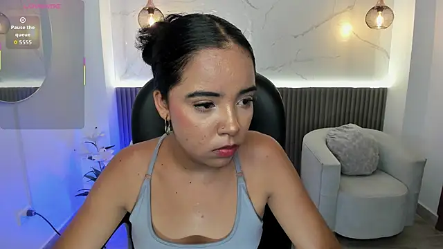 Snapshot of alana_martiins chatting on July 2026 07:07:01 PM alana martiins online show from July 2026 07:07:01 PM