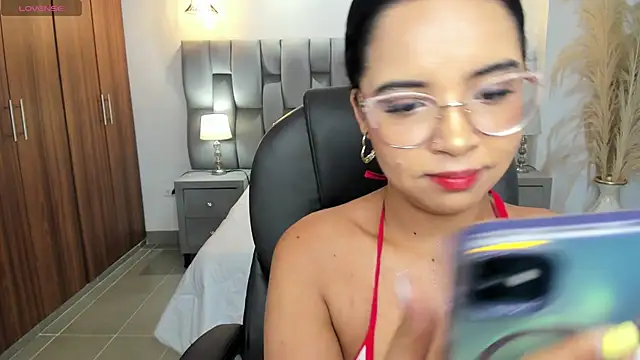 Snapshot of alana_martiins chatting on July 2026 07:16:02 PM alana martiins online show from July 2026 07:16:02 PM