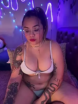 Lindalatina2001 online show from June 2026 06:34:02 PM