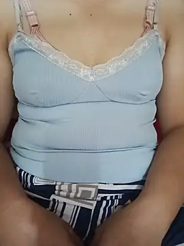 Snapshot of Evelyn-n chatting on June 2026 12:58:02 PM Evelyn-n online show from June 2026 12:58:02 PM