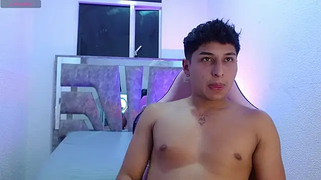 Snapshot of Nickyyho chatting on December 2025 03:00:02 AM Nickyyho online show from December 2025 03:00:02 AM