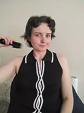 Snapshot of Amy01112 chatting on June 2026 04:51:01 PM Amy01112 online show from June 2026 04:51:01 PM