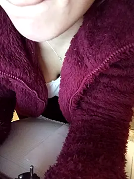 gatitachula93 online show from March 2026 06:01:01 PM