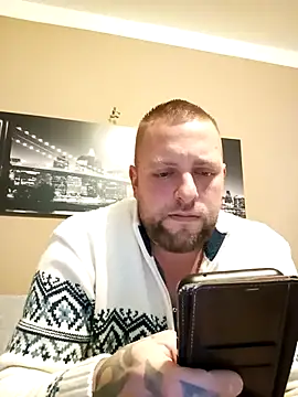 Snapshot of Chiemsee610 chatting on December 2025 07:42:02 PM Chiemsee610 online show from December 2025 07:42:02 PM