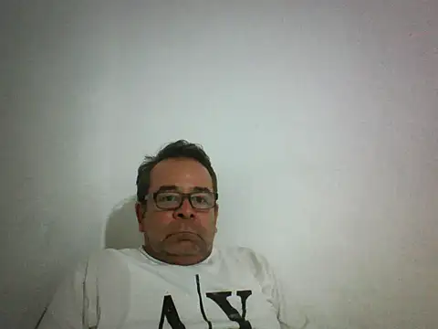 Snapshot of Riatarica69 chatting on December 2025 01:05:02 PM Riatarica69 online show from December 2025 01:05:02 PM