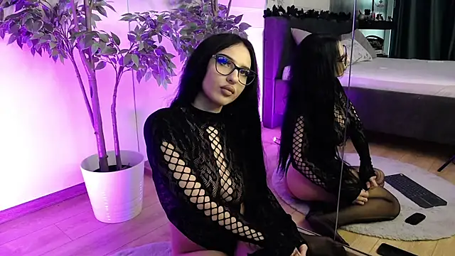 Snapshot of RavenFoxxy chatting on December 2025 06:52:02 AM RavenFoxxy online show from December 2025 06:52:02 AM