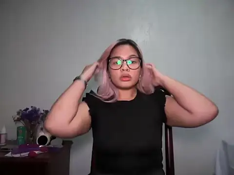 Snapshot of Tina_Slick chatting on May 2026 01:08:02 PM Tina Slick online show from May 2026 01:08:02 PM