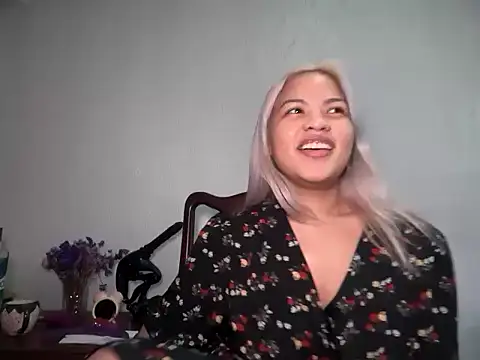 Snapshot of Tina_Slick chatting on May 2026 12:36:02 PM Tina Slick online show from May 2026 12:36:02 PM