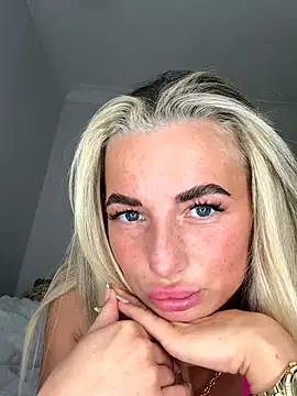 Snapshot of SexyCee_x chatting on December 2025 09:20:02 PM SexyCee x online show from December 2025 09:20:02 PM