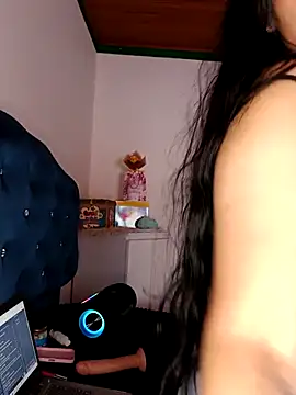 MisNicol online show from December 2025 08:28:02 PM