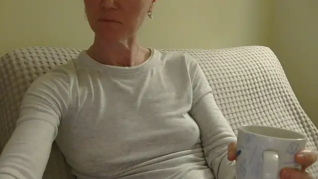 Snapshot of AuroraAG chatting on April 2026 08:15:02 PM AuroraAG online show from April 2026 08:15:02 PM