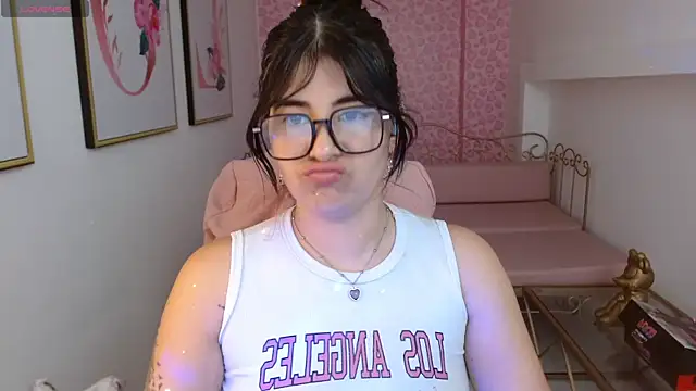 Nina harpper  online show from April 2026 08:09:02 PM