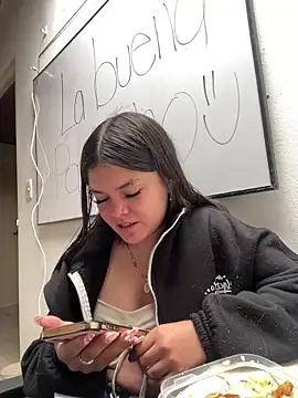 Camila Duarte2 online show from December 2025 01:28:02 PM