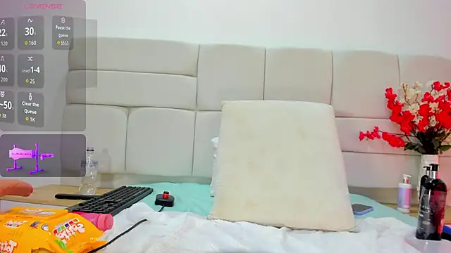 MajoLinares online show from February 2026 07:32:02 PM