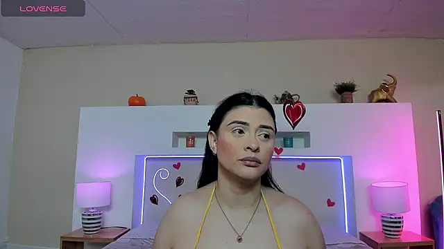 AnikaRomanoff  online show from February 2026 12:01:02 PM