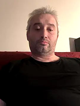 Olomoucak1982 online show from December 2025 02:55:01 PM