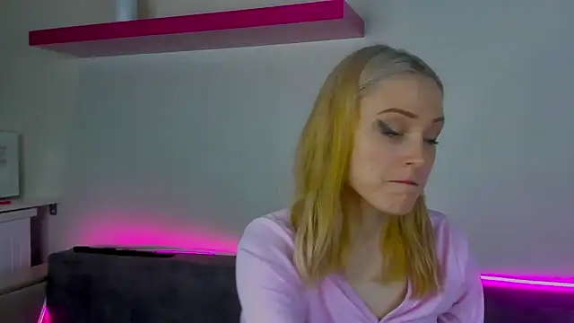 Snapshot of Gina_Gina_love chatting on December 2025 11:06:02 AM Gina Gina love online show from December 2025 11:06:02 AM