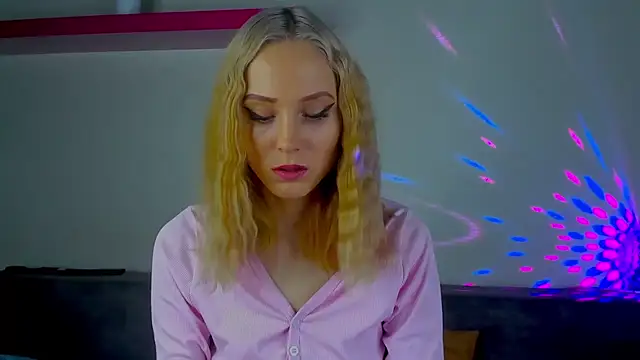 Snapshot of Gina_Gina_love chatting on December 2025 11:07:01 AM Gina Gina love online show from December 2025 11:07:01 AM