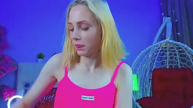 Snapshot of Gina_Gina_love chatting on February 2026 01:10:02 AM Gina Gina love online show from February 2026 01:10:02 AM