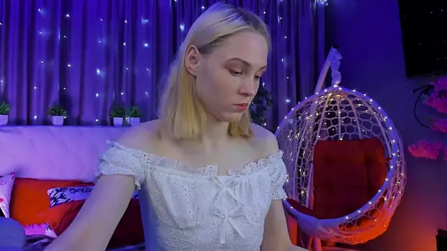 Snapshot of Gina_Gina_love chatting on February 2026 01:13:02 AM Gina Gina love online show from February 2026 01:13:02 AM