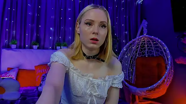 Snapshot of Gina_Gina_love chatting on February 2026 01:13:02 AM Gina Gina love online show from February 2026 01:13:02 AM