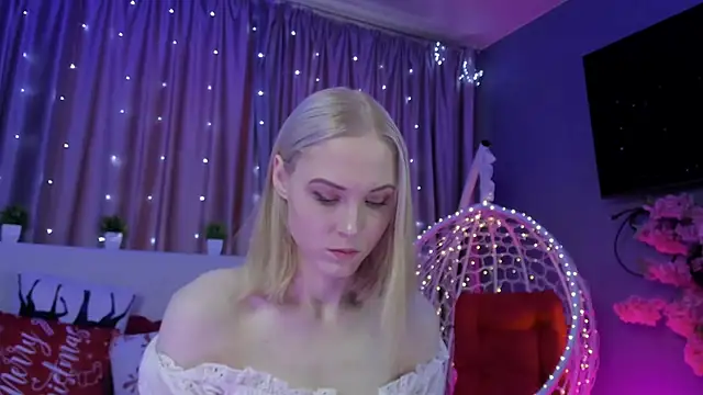 Snapshot of Gina_Gina_love chatting on February 2026 01:59:02 AM Gina Gina love online show from February 2026 01:59:02 AM