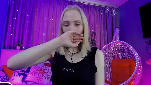 Snapshot of Gina_Gina_love chatting on February 2026 02:33:01 AM Gina Gina love online show from February 2026 02:33:01 AM