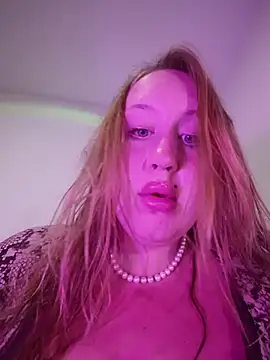 ElonaFox online show from March 2026 01:06:02 PM