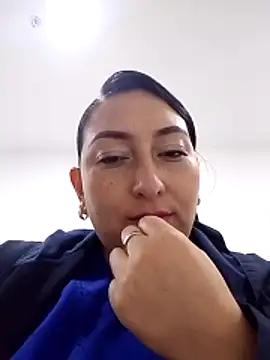 Valeria montana  online show from February 2026 12:01:01 PM