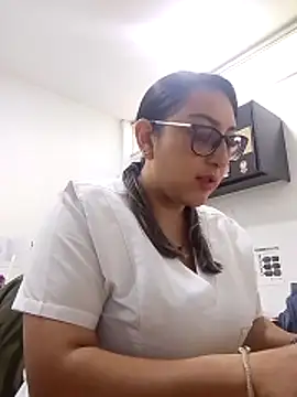 Valeria montana  online show from April 2026 12:07:01 PM