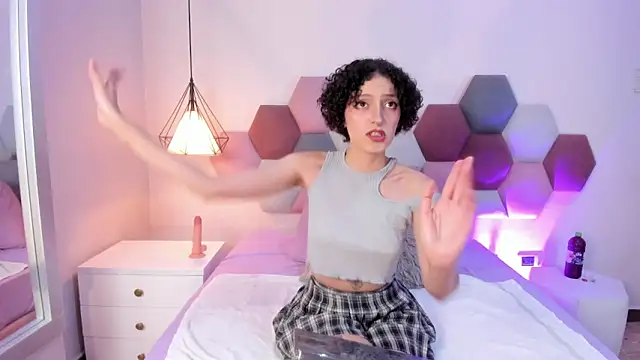 Snapshot of LyraVendrell chatting on March 2026 12:39:01 AM LyraVendrell online show from March 2026 12:39:01 AM