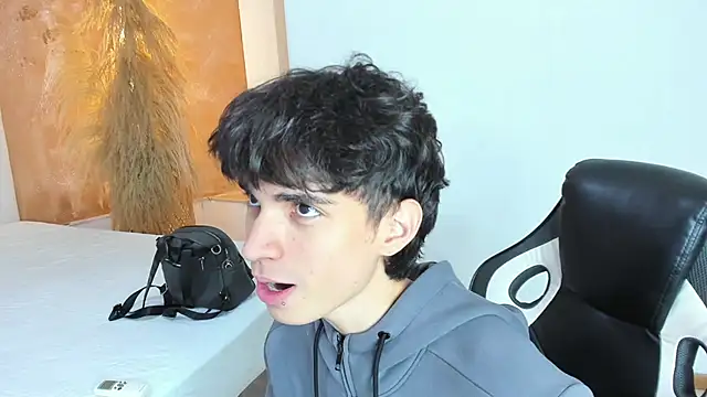 CONNOR STONNE  online show from February 2026 07:36:02 PM