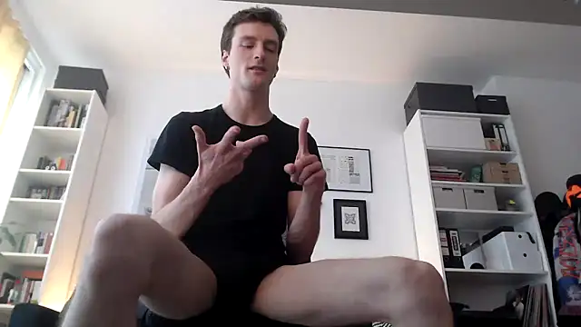 MindlyXXX online show from October 2025 12:06:01 PM