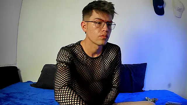 nicolatinboy online show from February 2026 09:29:02 PM