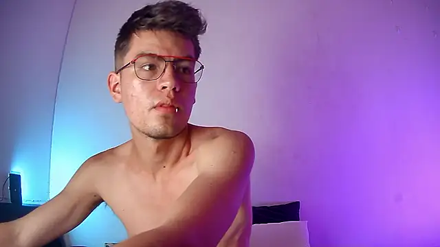 nicolatinboy online show from March 2026 09:11:01 PM